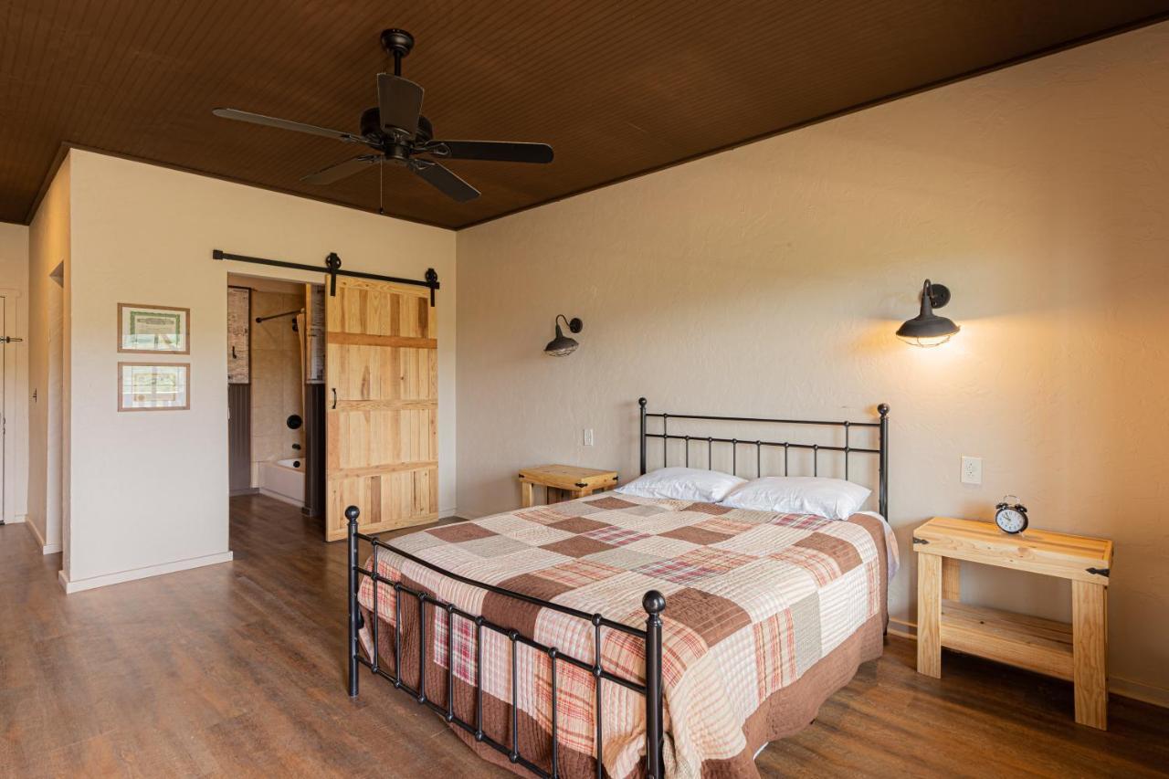 -Pet Friendly- Miners Cabin #5 -Two Double Beds - Private Balcony Tombstone Kültér fotó