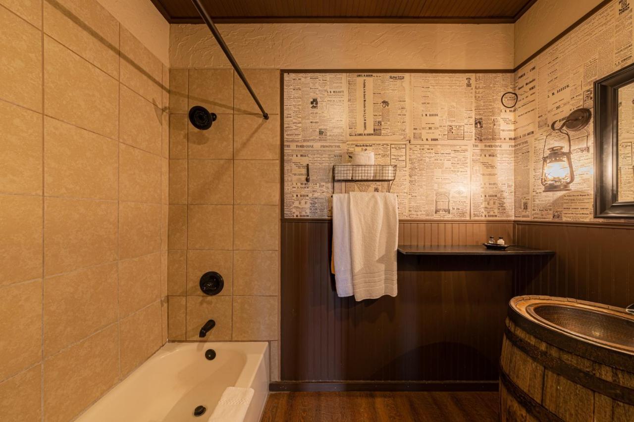 -Pet Friendly- Miners Cabin #5 -Two Double Beds - Private Balcony Tombstone Kültér fotó