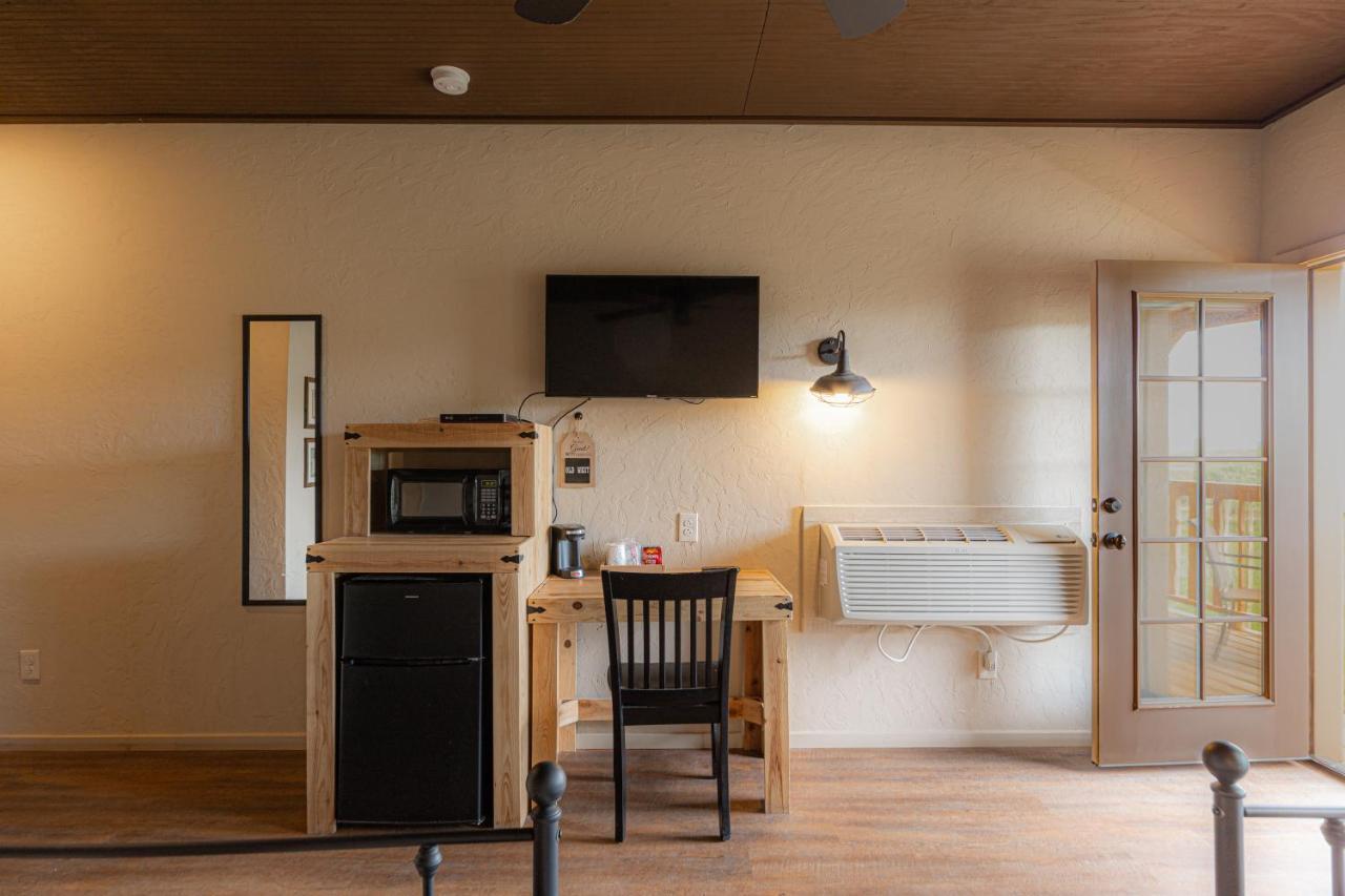 -Pet Friendly- Miners Cabin #5 -Two Double Beds - Private Balcony Tombstone Kültér fotó