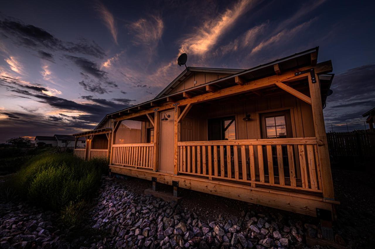 -Pet Friendly- Miners Cabin #5 -Two Double Beds - Private Balcony Tombstone Kültér fotó