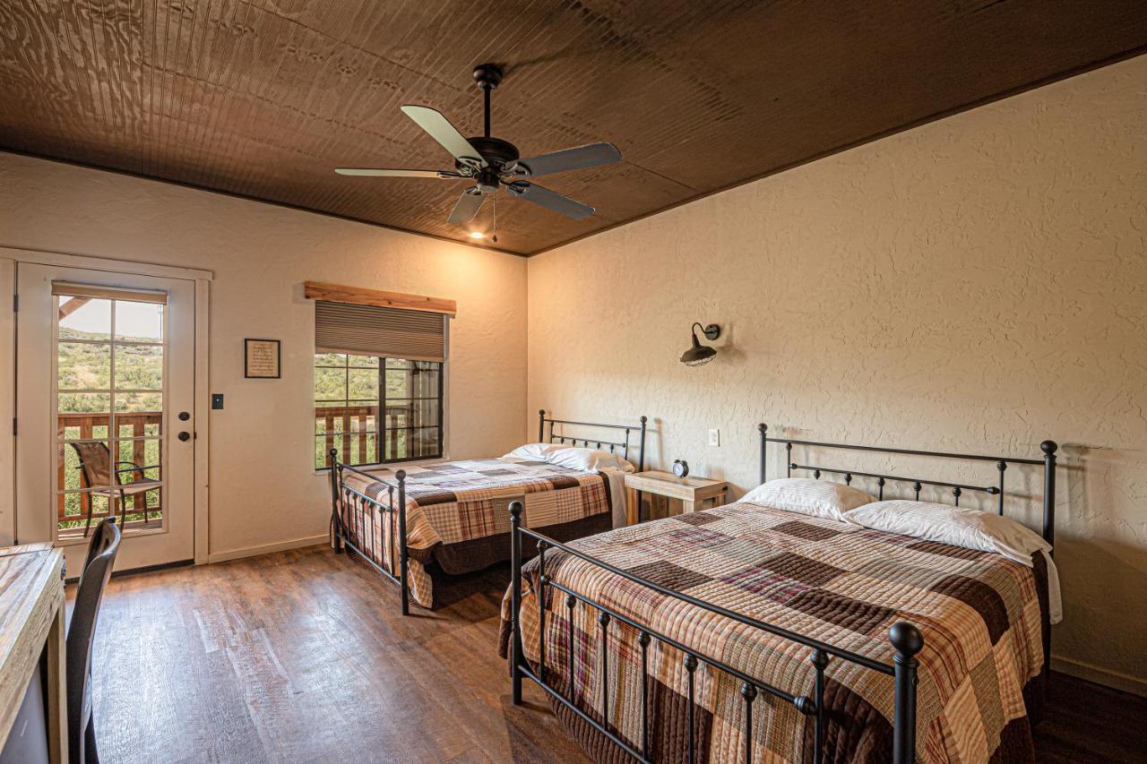 -Pet Friendly- Miners Cabin #5 -Two Double Beds - Private Balcony Tombstone Kültér fotó