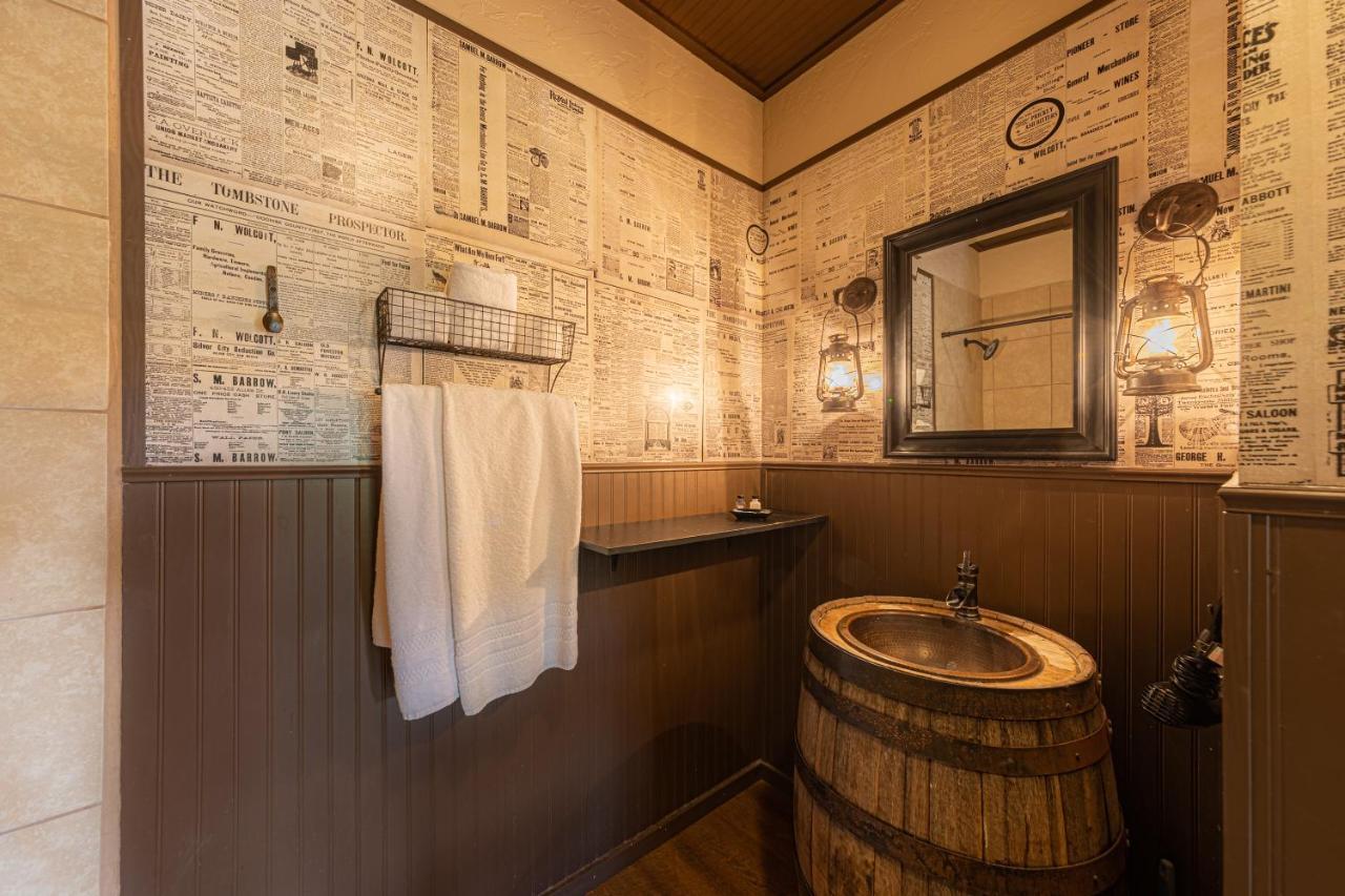 -Pet Friendly- Miners Cabin #5 -Two Double Beds - Private Balcony Tombstone Kültér fotó