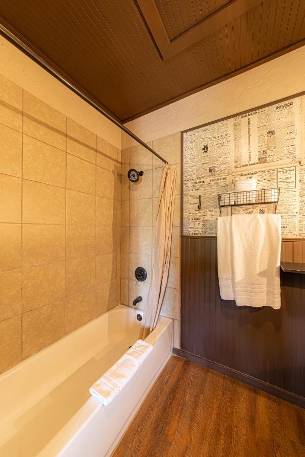 -Pet Friendly- Miners Cabin #5 -Two Double Beds - Private Balcony Tombstone Kültér fotó