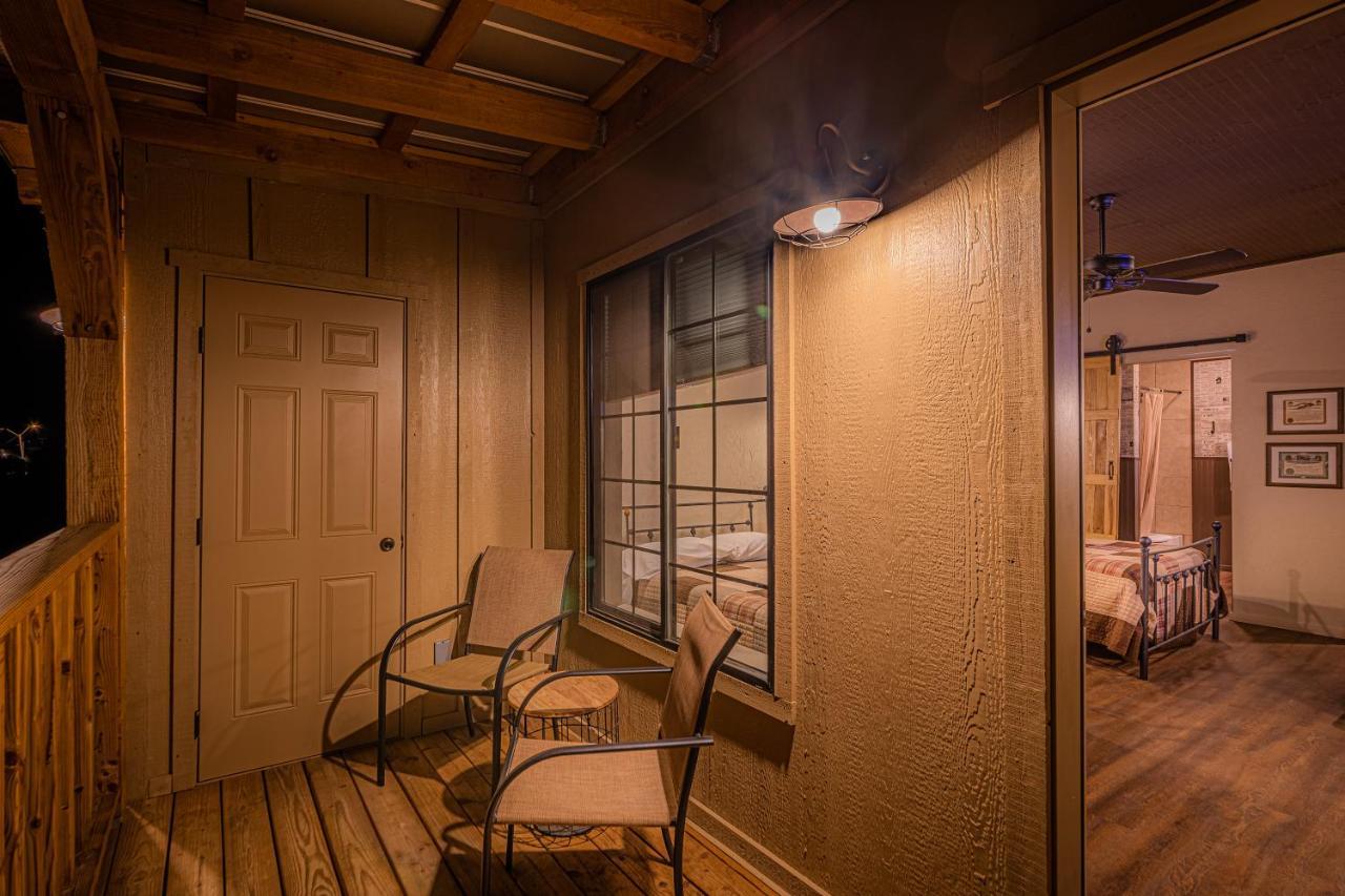-Pet Friendly- Miners Cabin #5 -Two Double Beds - Private Balcony Tombstone Kültér fotó