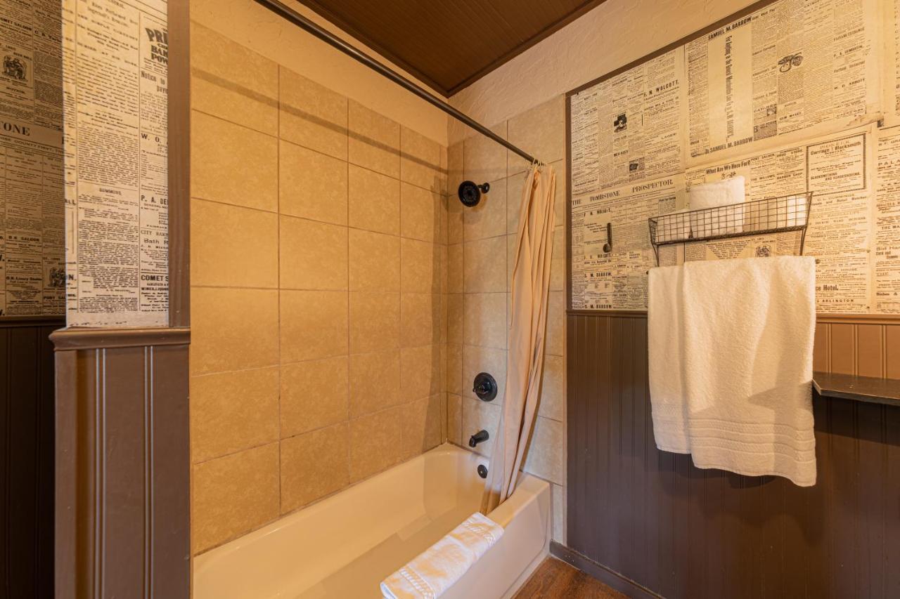 -Pet Friendly- Miners Cabin #5 -Two Double Beds - Private Balcony Tombstone Kültér fotó
